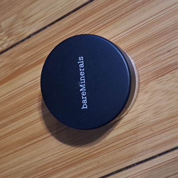 Bare Minerals Multi-Tasking SPF 20 Powder Concealer - Picture 3 of 3